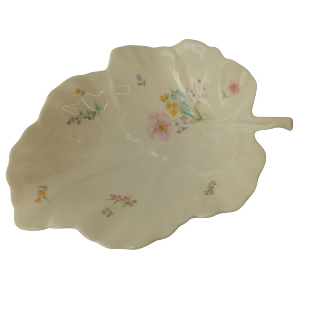 Mikasa Leaf Shaped Dish Gentle Breeze Ivory Bone China Trinket Dish Nut Candy - Picture 1 of 16